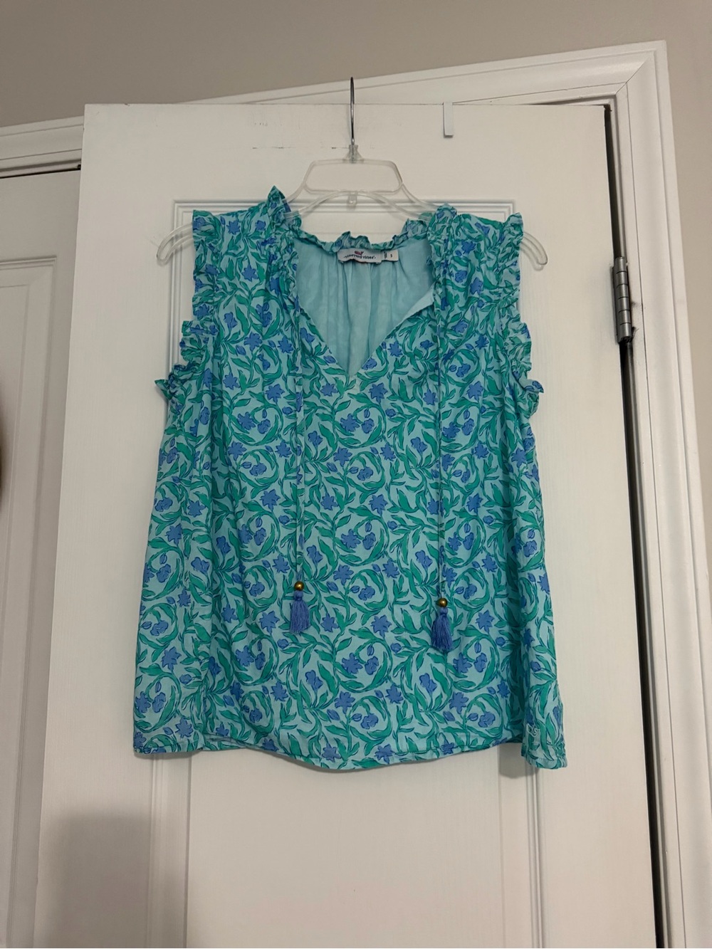 Vineyard Vines blue cotton floral print tank blouse with tassels, size S